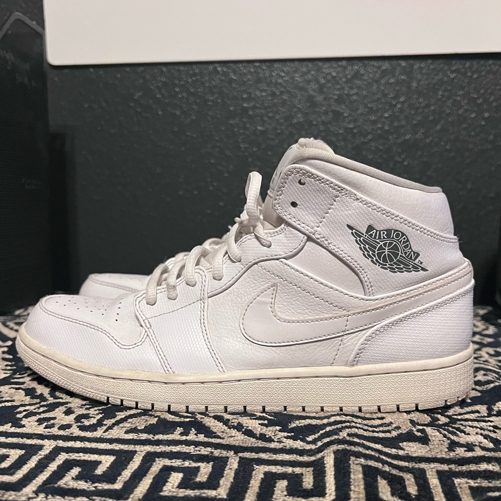 Air Jordan 1 Triple White (2014)